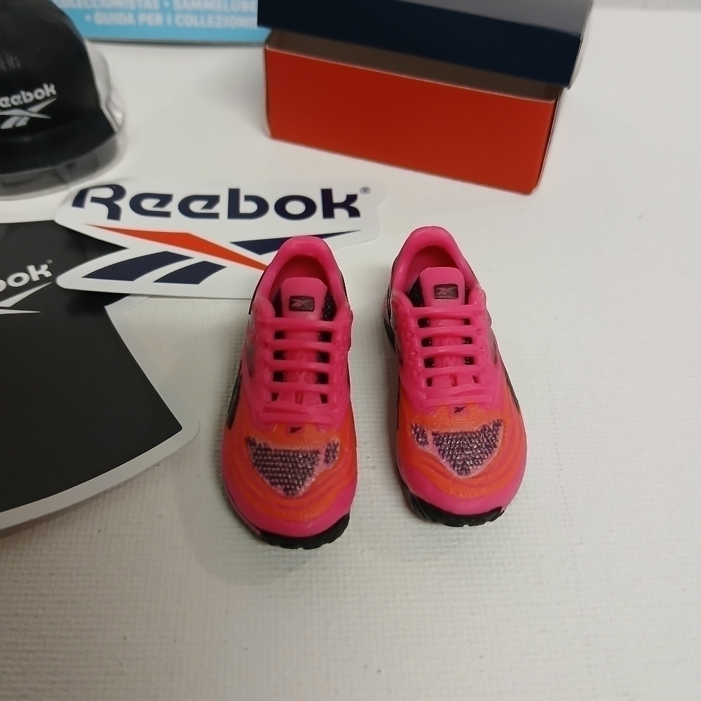 Zuru Mini Brands Sneakers Hot Pink Reebok - Picture 4 of 7